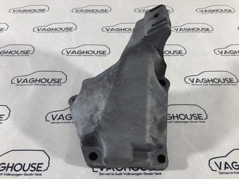 Кронштейн двигателя левый Audi A6 C5 4B 2.7 AZA