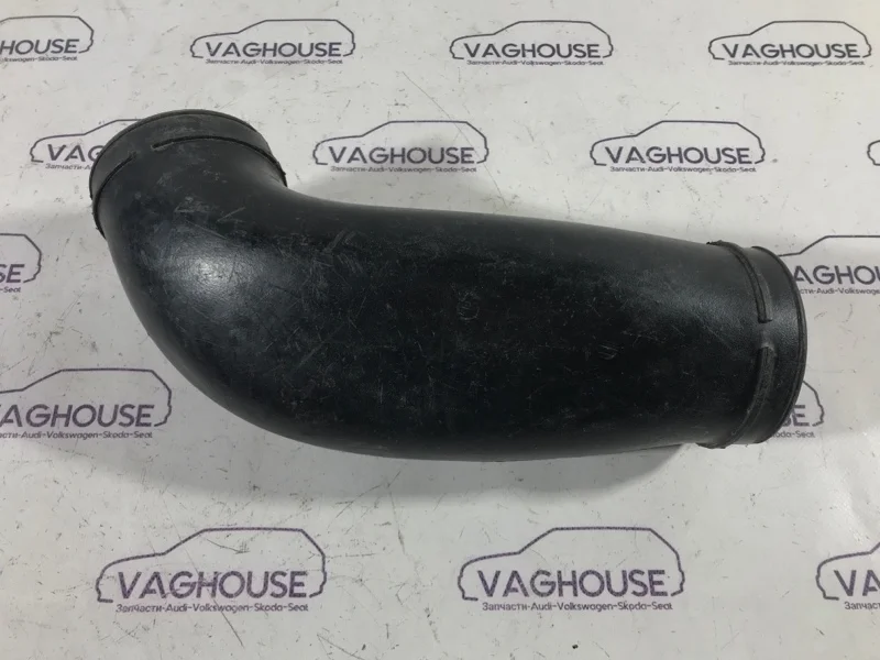 Патрубок воздушного фильтра Audi A8 D2 4D 4.2 2000