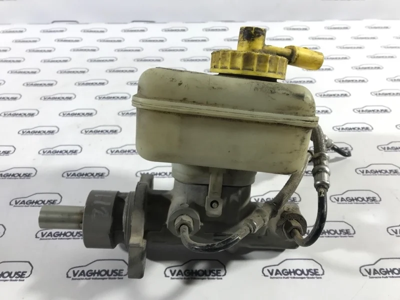 Главный тормозной цилиндр Volkswagen Golf MK4 1.6