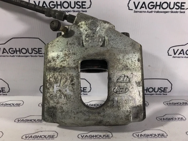 Суппорт передний правый Ford Focus MK 2 2010