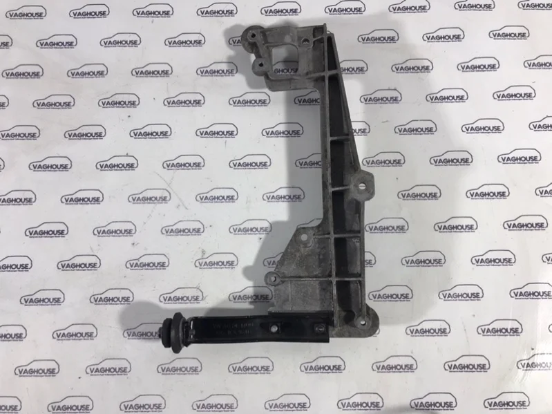 Кронштейн Volkswagen Passat B6 3С 2.0 TDI 2007