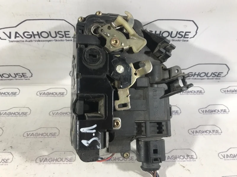 Замок двери задний левый Audi A6 C5 4B 2.4 BDV
