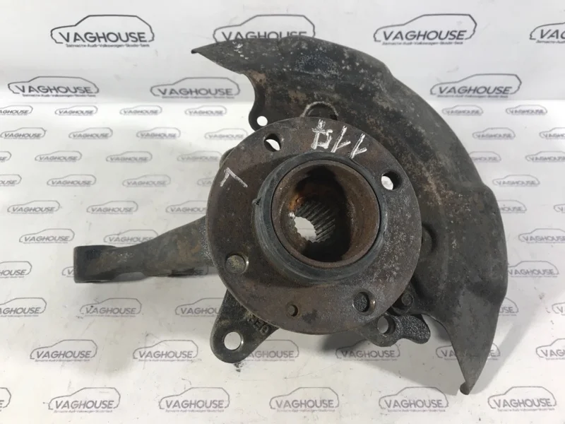 Кулак поворотный левый Volkswagen Passat b3 1.6