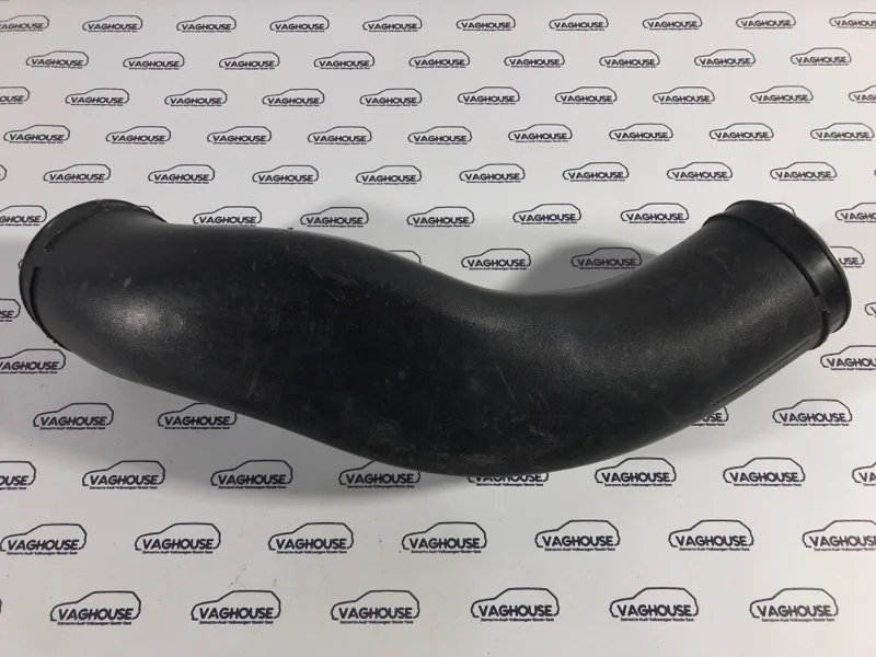 Патрубок воздушного фильтра Audi A6 C5 4B 2.4 BDV