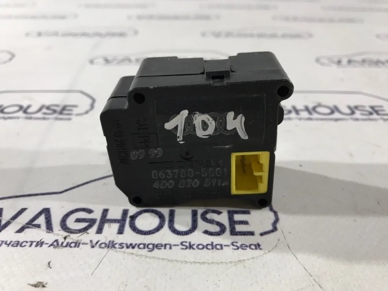 Моторчик заслонки печки Audi S8 D2 4D 4.2 2000