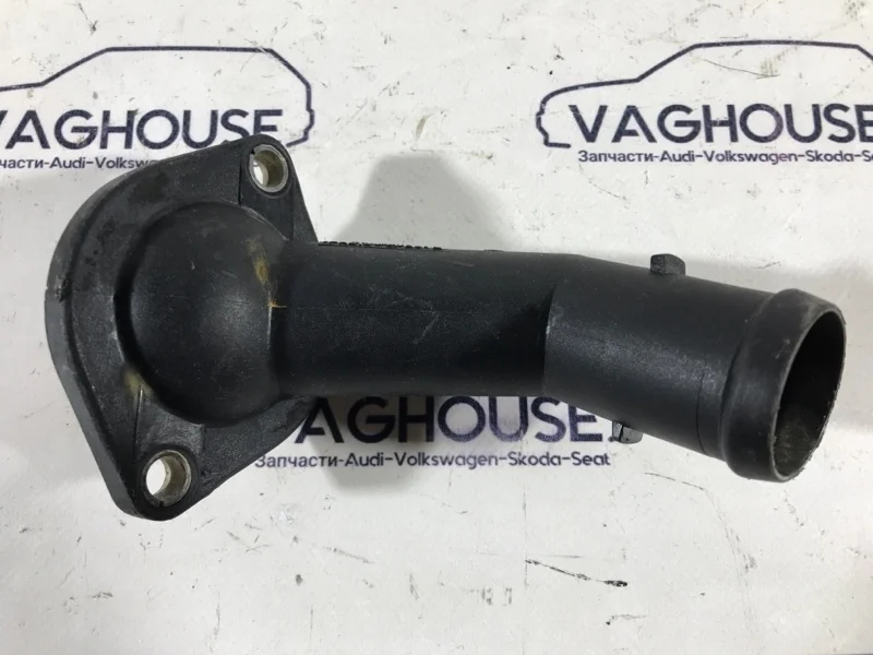 Флянец охлаждения Volkswagen Golf MK4 1.6 2001