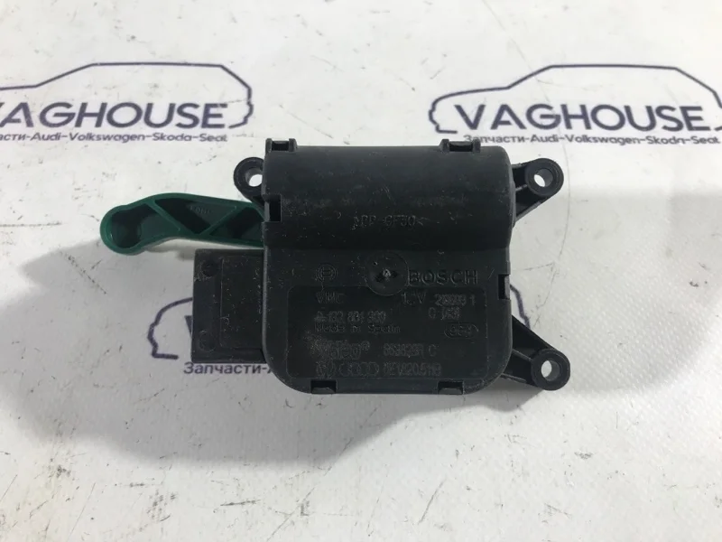 Моторчик заслонки печки Volkswagen Passat B5 3B2