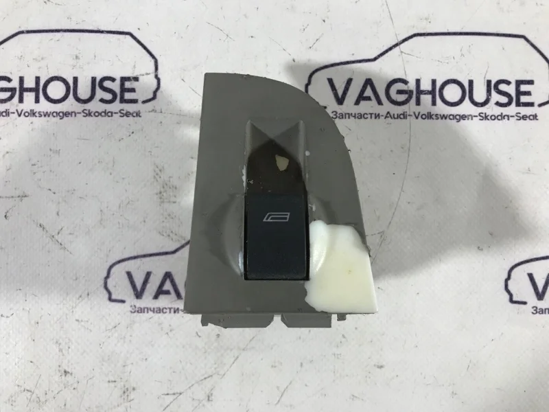 Кнопка стеклоподъемника правая Audi A6 C5 4B 2.4