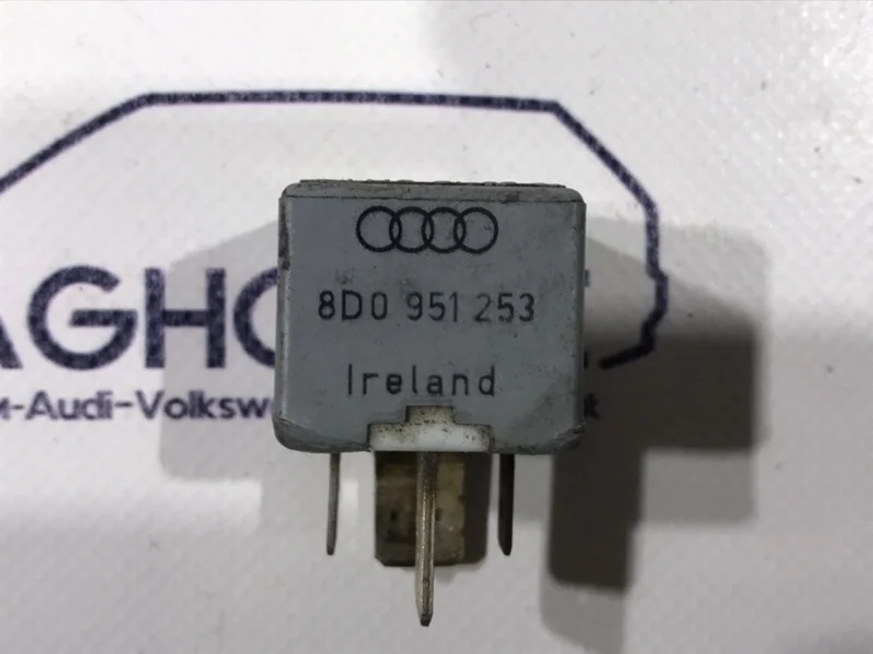 Реле вентилятора Audi A4 B5 2000