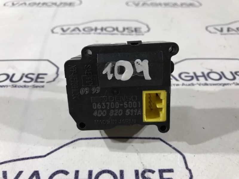 Моторчик заслонки печки Audi S8 D2 4D 4.2 2000