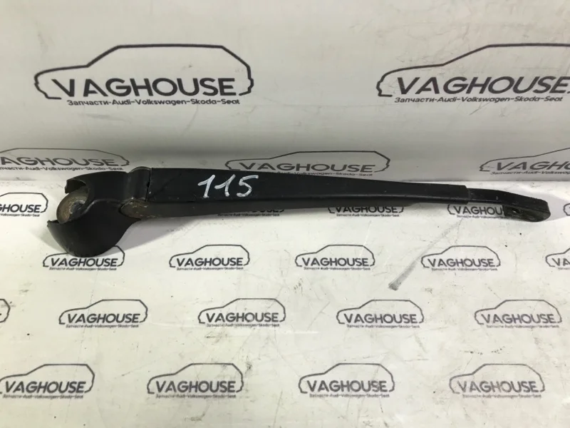 Щеткодержатель задний Audi A6 C5 4B 2.4 BDV 2003