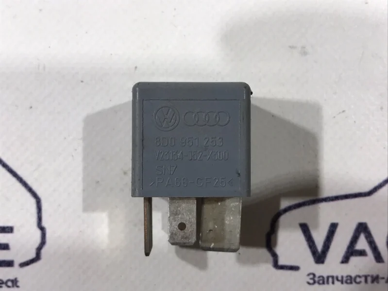 Реле Audi A4 B5 2000