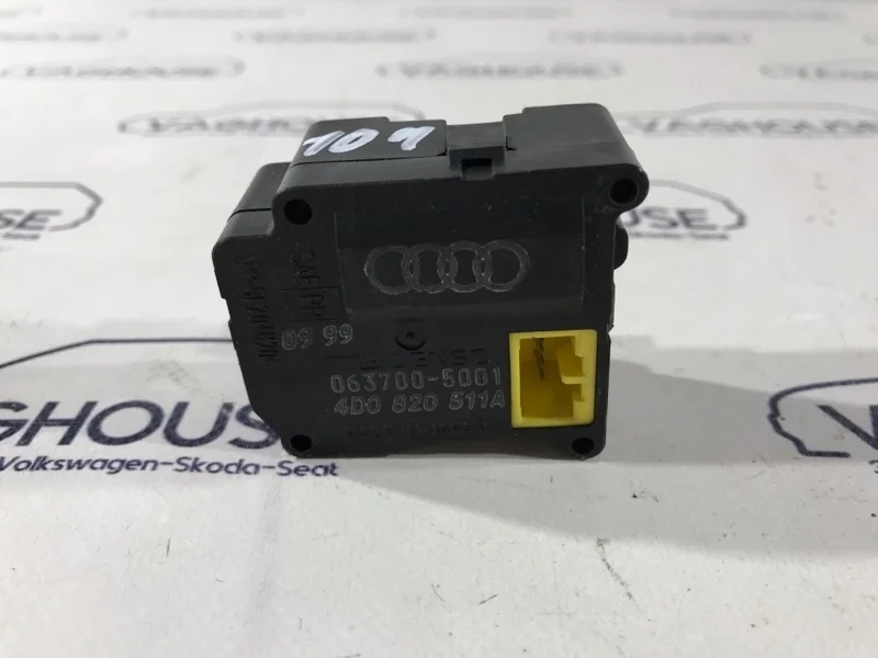 Моторчик заслонки печки Audi S8 D2 4D 4.2 2000