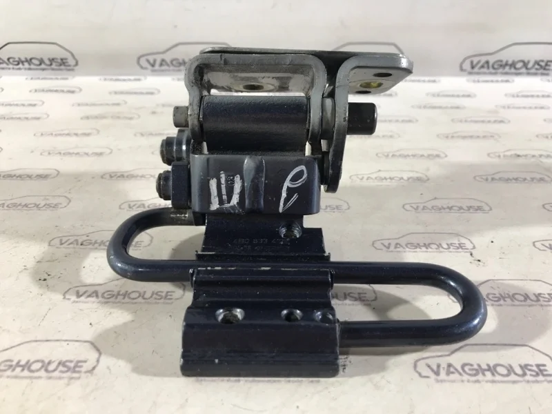 Петля двери задняя правая Audi A6 C5 4B 2.4 BDV