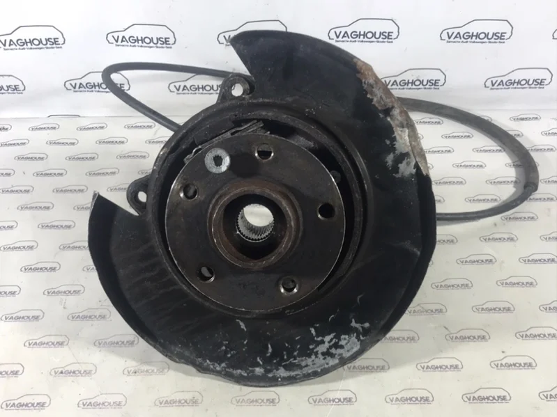 Кулак поворотный задний правый Volkswagen Touareg