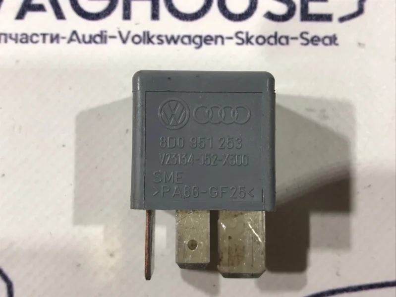 Реле вентилятора Audi A4 B5 2000