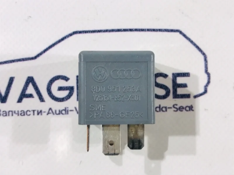 Реле Volkswagen Passat B5+ 2004