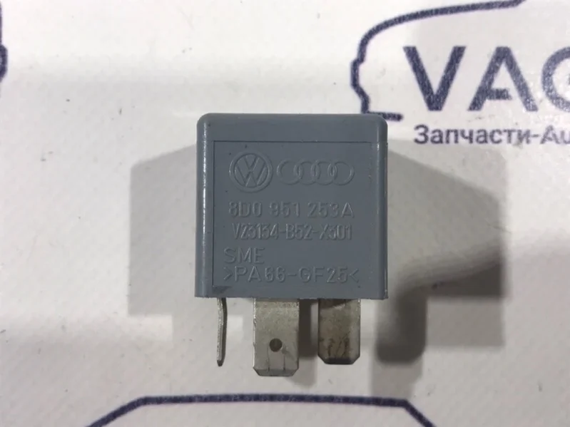 Реле Volkswagen Passat B5 2002