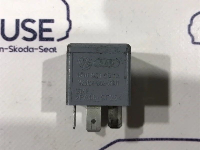 Реле Audi A4 B5 2000