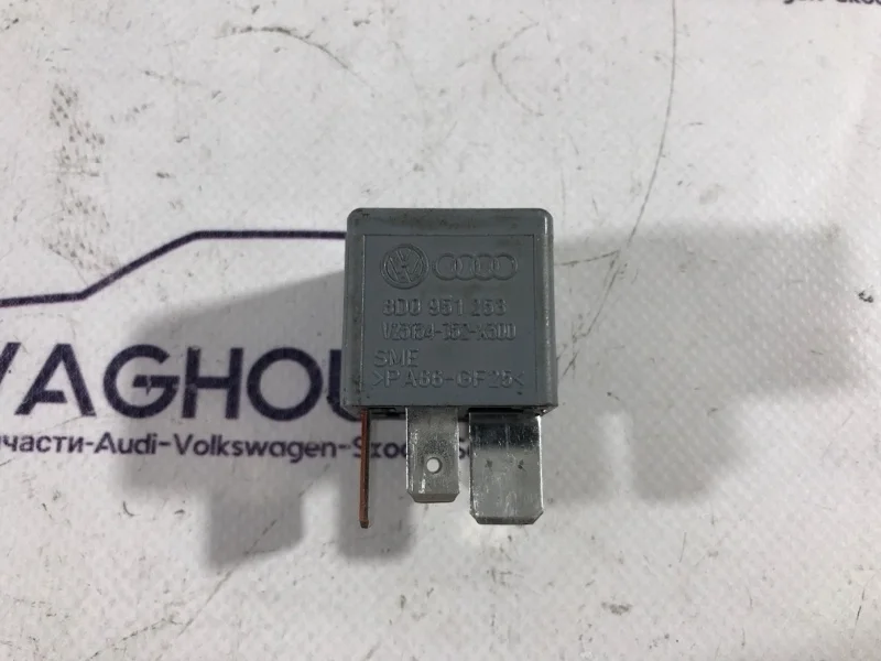 Реле Audi A6 4B 2.7 ARE 2001