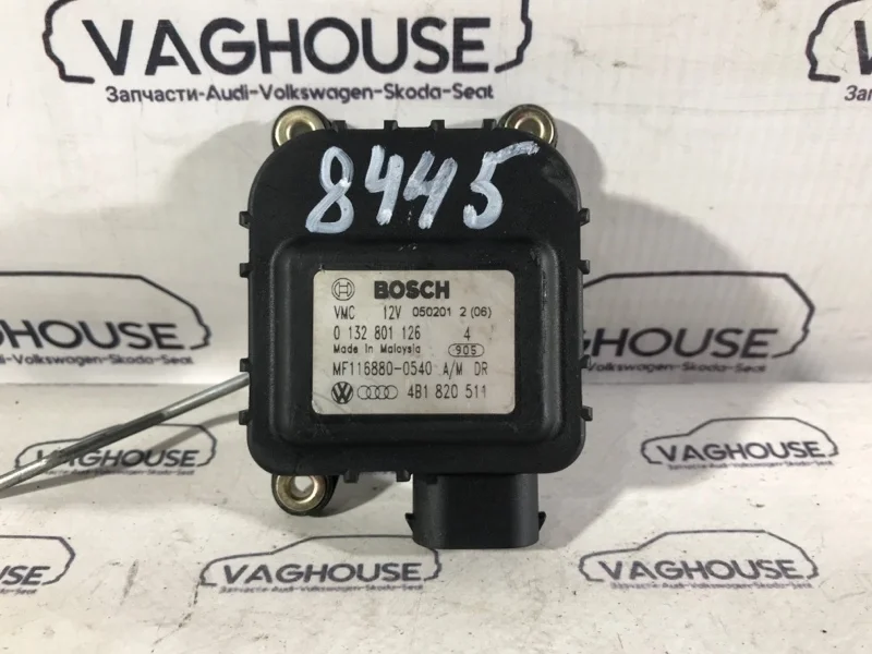 Моторчик заслонки печки Audi A6 C5 4B 2.7 AZA 1999