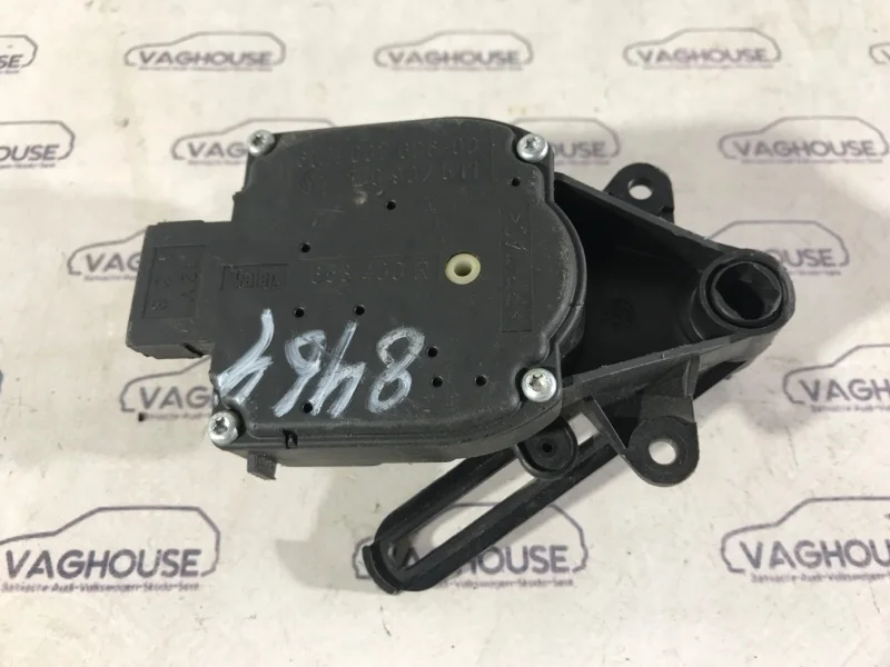 Моторчик заслонки печки Volkswagen Golf MK4 1.6