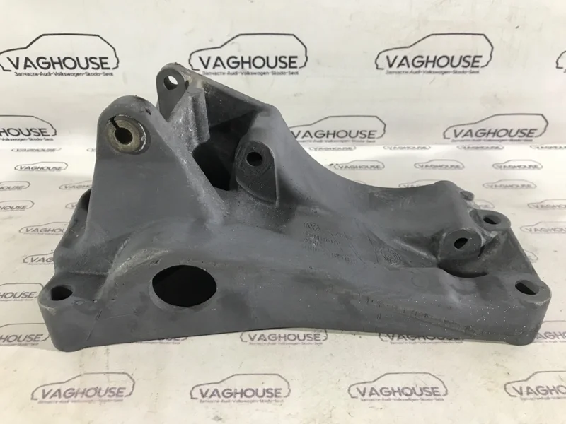 Кронштейн генератора Audi A4 B5 8D2 1.6 ADP