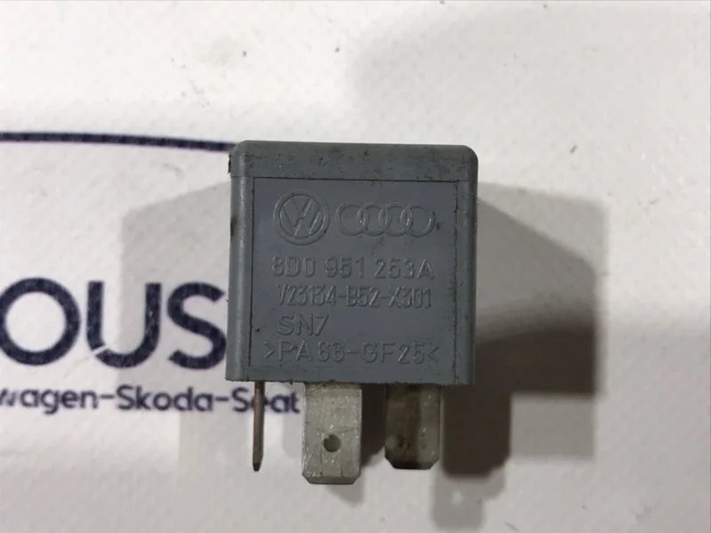 Реле Volkswagen Passat B5+ 2004