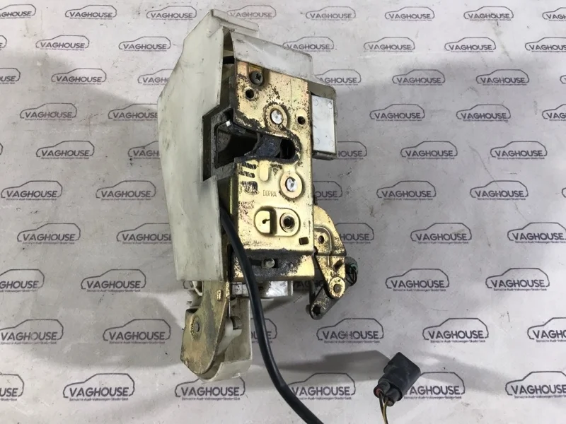 Замок двери задний правый Ford Mondeo MK 1 1994