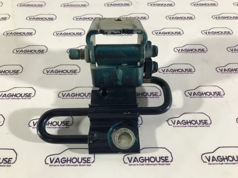 Петля двери задняя левая Volkswagen Jetta 2.0 AVH