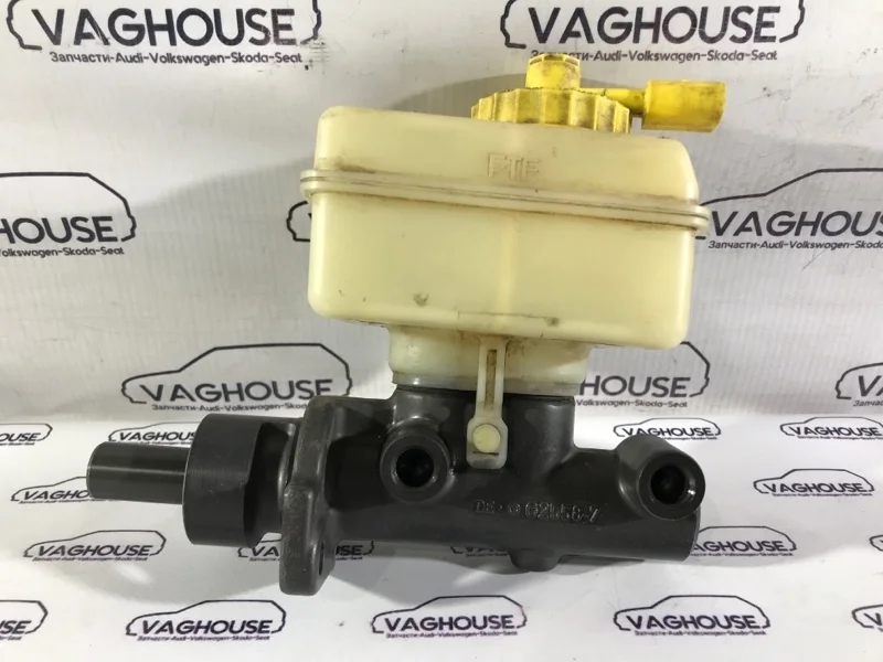 Главный тормозной цилиндр Volkswagen Jetta 2.0 AVH