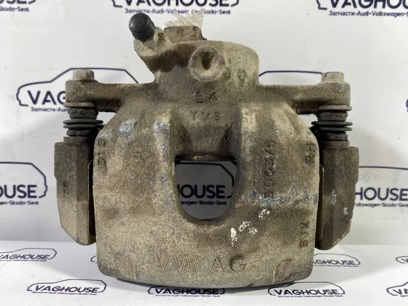 Суппорт передний правый Volkswagen Polo 1.6 CFNA