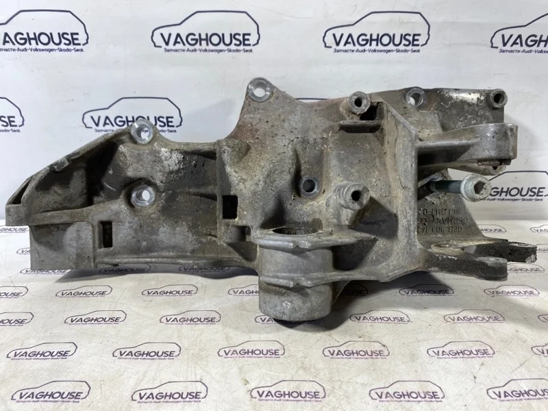 Кронштейн генератора Volkswagen Passat B5+ 3B3