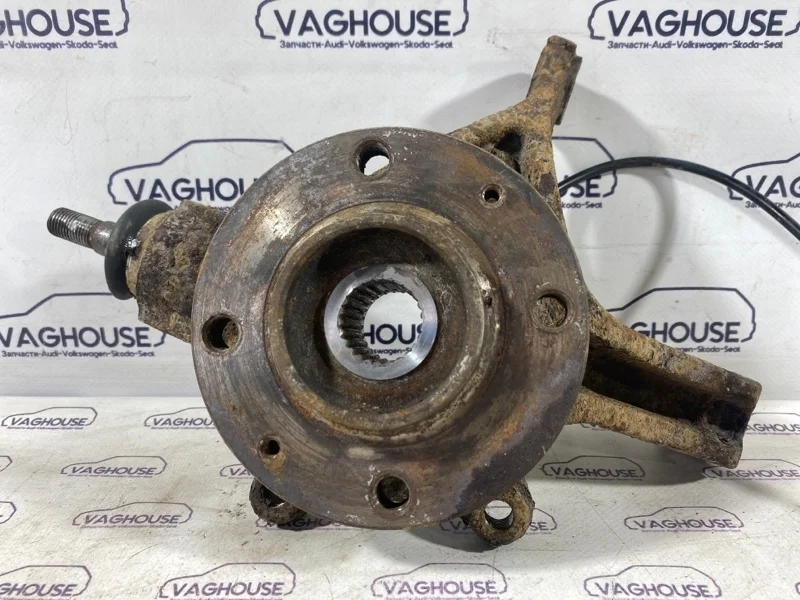 Кулак поворотный передний правый Peugeot 307 1.6