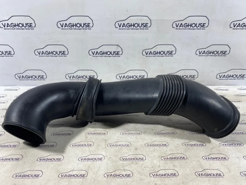 Патрубок воздушного фильтра Volkswagen Touareg 7L