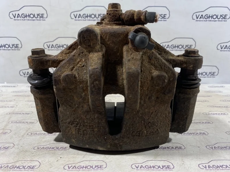 Суппорт передний правый Kia Ceed 2.0 G4GC 2009