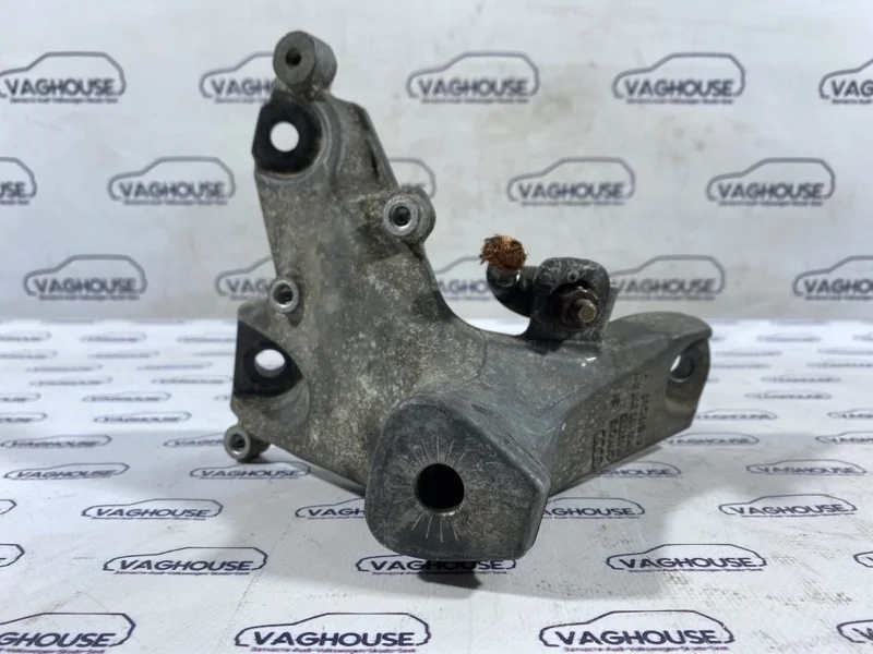 Кронштейн двигателя правый Audi S5 8T 4.2 CAU 2008