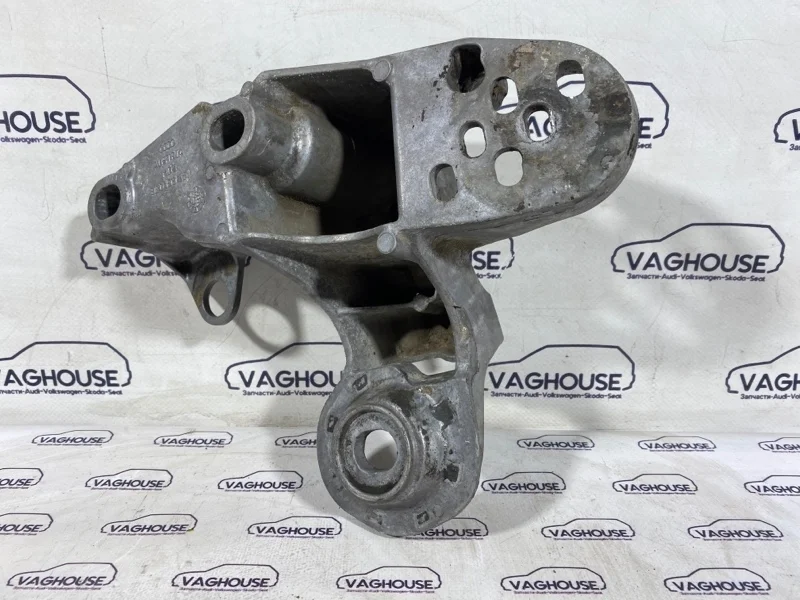 Кронштейн двигателя левый Volkswagen Passat B5+