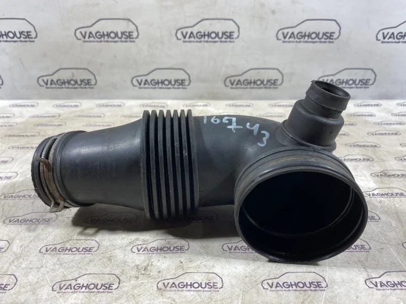 Патрубок воздушного фильтра Volkswagen Touareg 7L