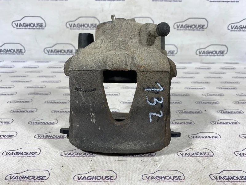 Суппорт передний левый Volkswagen Polo 1.6 CFNA