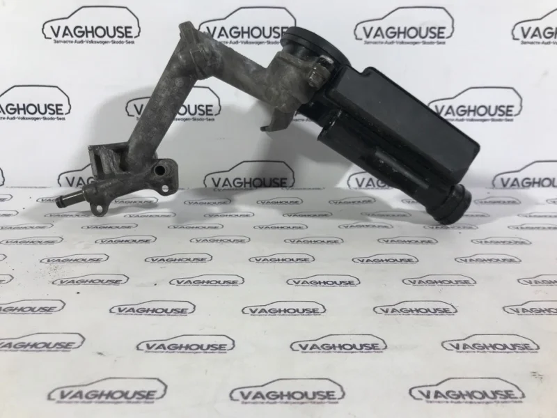 Маслоотражатель Audi Q7 4.2 BAR 2006