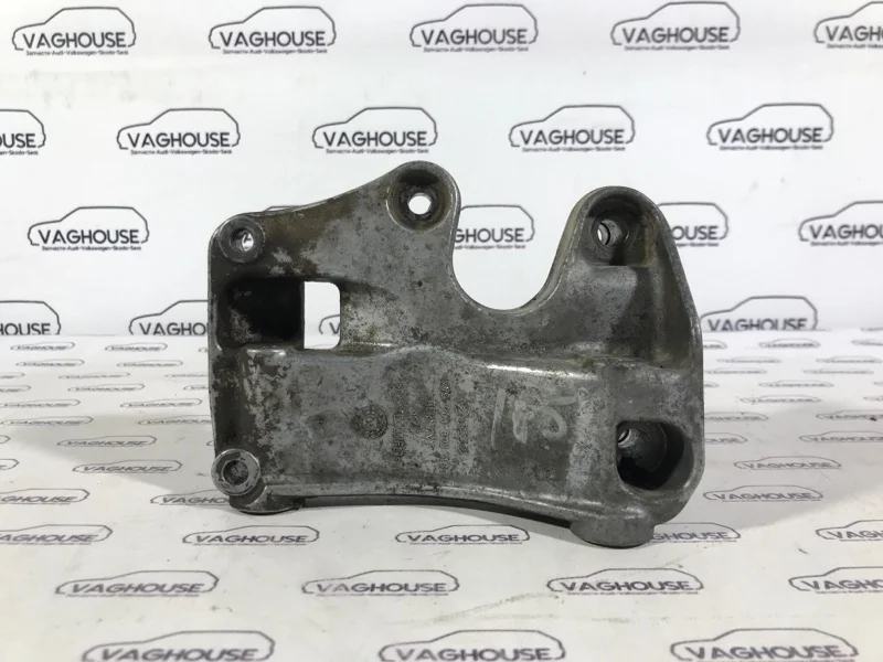 Кронштейн генератора Audi Q7 4.2 BAR 2006