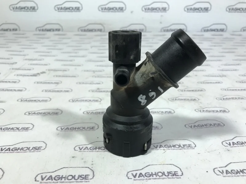 Флянец охлаждения Volkswagen Jetta MK 4 2.0 AVH