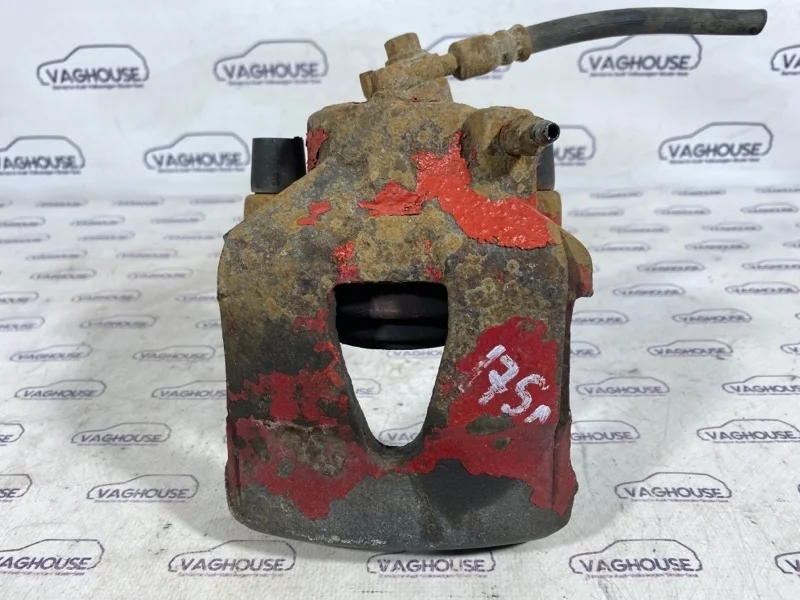 Суппорт передний левый Volkswagen Golf MK4 1.6 AKL