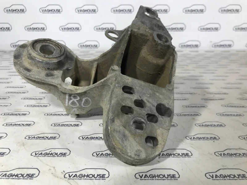 Кронштейн двигателя левый Volkswagen Passat B5+ 1