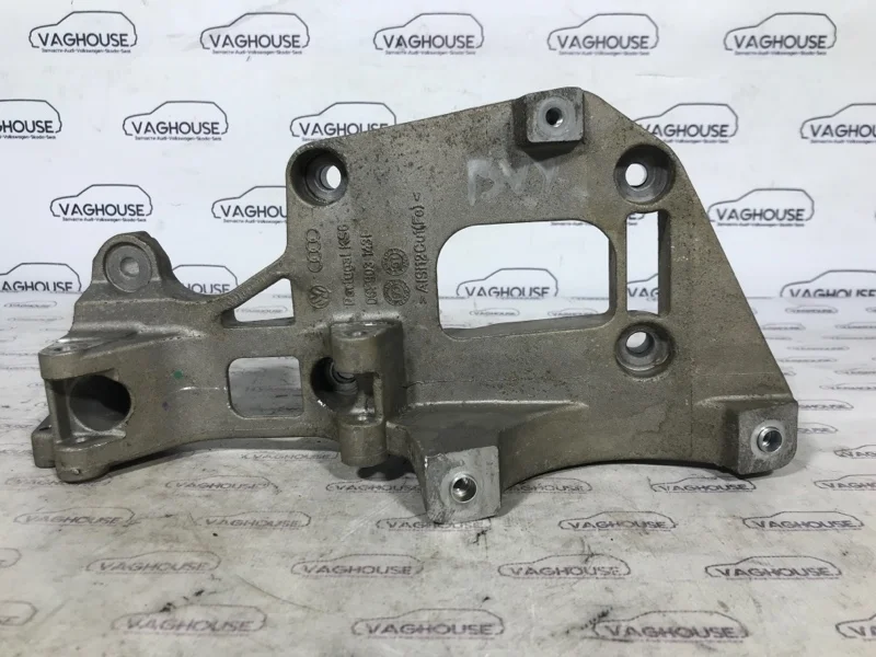 Кронштейн генератора Volkswagen Passat B6 2.0 BVY