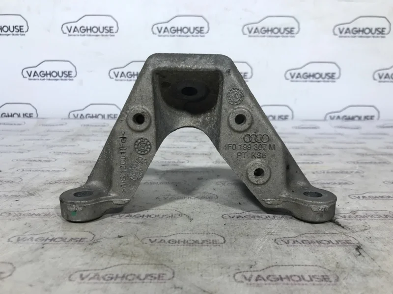 Кронштейн двигателя левый Audi A6 C6 3.2 AUK 2008