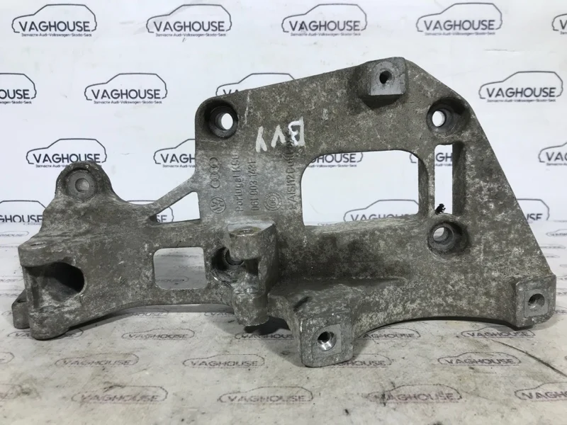 Кронштейн генератора Volkswagen Passat B6 2.0 BVY