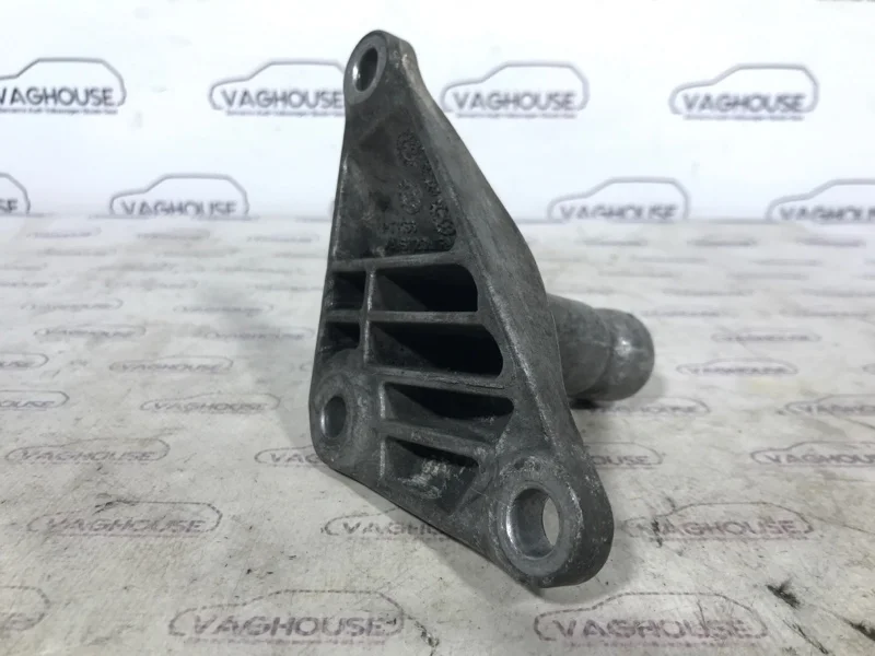 Кронштейн двигателя передний Audi A6 C6 3.2 AUK