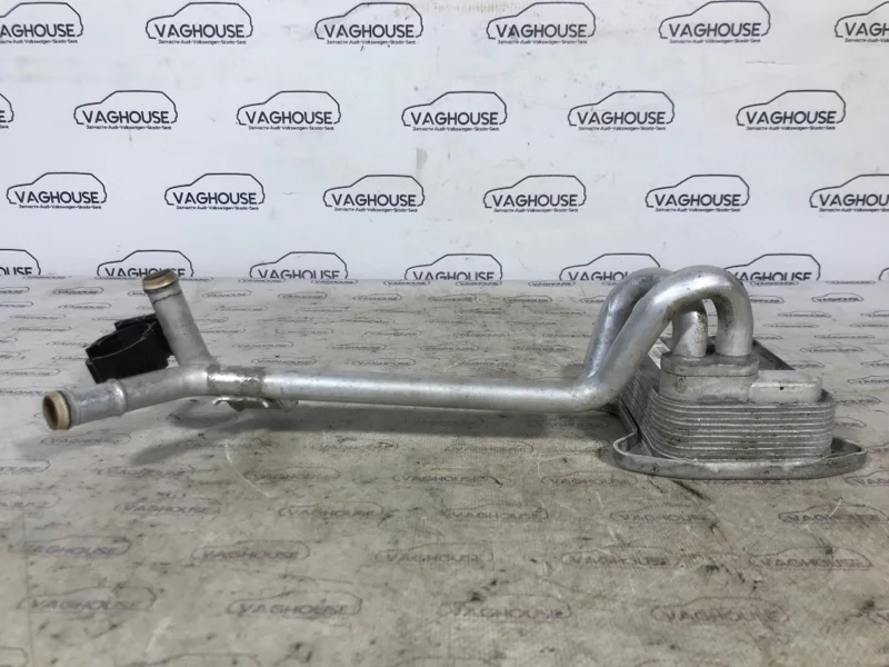 Радиатор масляный Volkswagen Passat B7 1.4 CAX